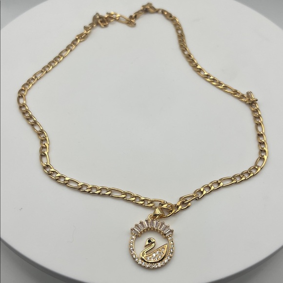1476. Elegant Gold Swarovski Pendant Necklace